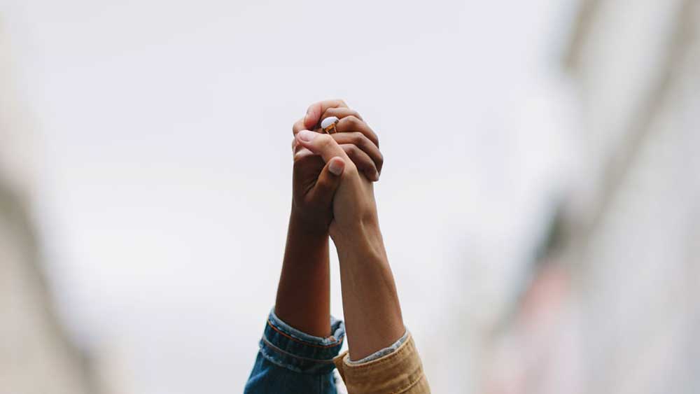 La finanza etica e sostenibile riguarda solo i titoli azionari