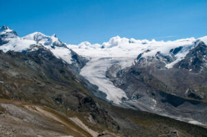 Cambiamenti climatici, l’80% dei ghiacciai alpini sparirà entro la fine del secolo