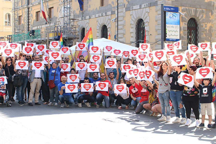 foto di gruppo partecipanti Perugia Sport Pride