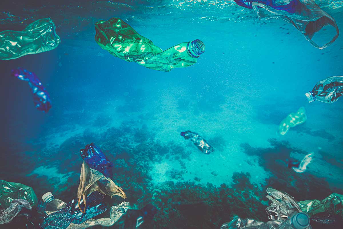 inquinamento da plastica sul fondo degli oceani