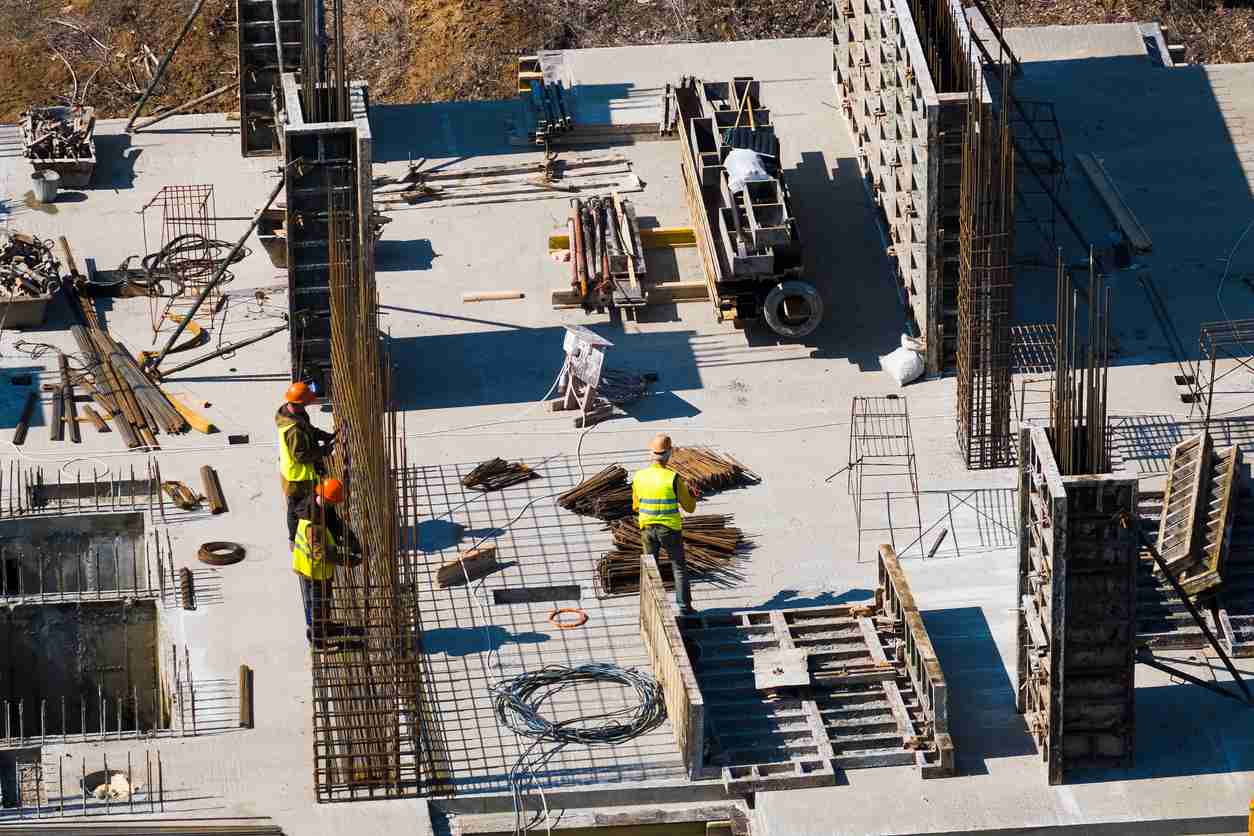 Lavoratori del settore edile in condizioni di caldo estremo
